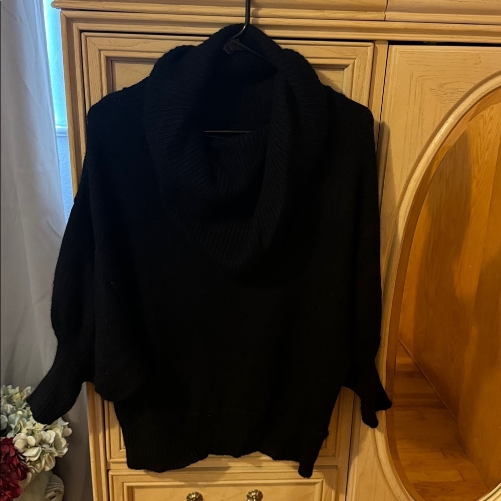 Express Design Studio Sweater - Picture 3 of 5